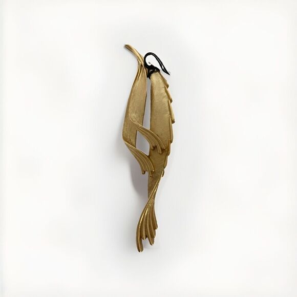 Vintage Trifari Gold Tone Pin Brooch Feather, Grass Shape New With Tag MadeUSA - Picture 1 of 12